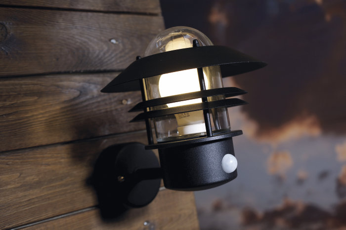 Nordlux Blokhus up vegglampe m/sensor svart